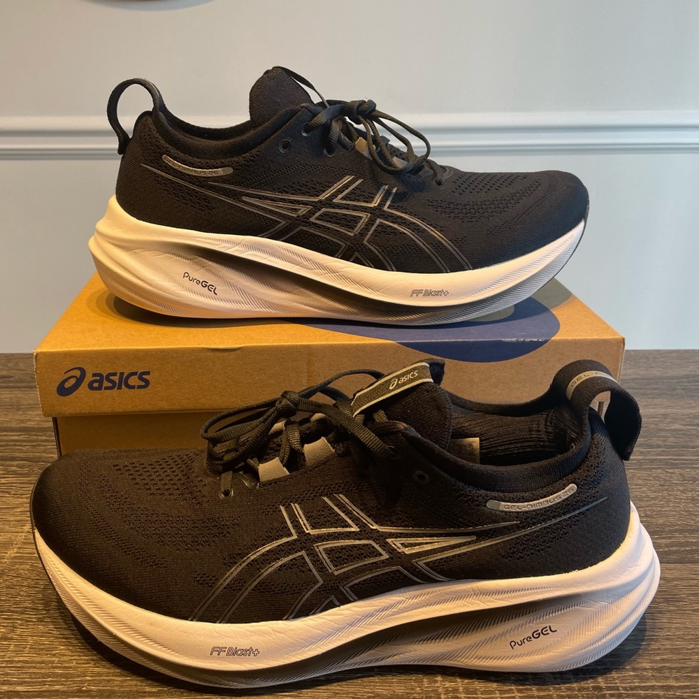 Asics Gel Nimbus 26 men running shoes size 11 great condition super cushion